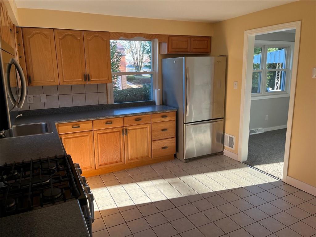 7810 Roderick Drive Pittsburgh, PA 15237 - Photo 5 of 17 Gallery Image 5