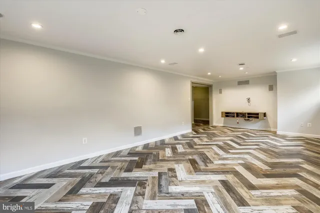 $1,095,000 | 5511 Huntington Parkway, Bethesda, MD 20814