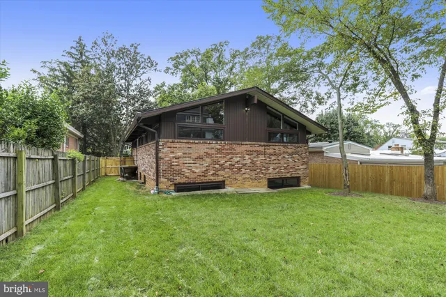 $1,095,000 | 5511 Huntington Parkway, Bethesda, MD 20814