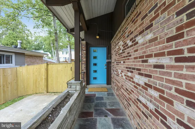 $1,095,000 | 5511 Huntington Parkway, Bethesda, MD 20814