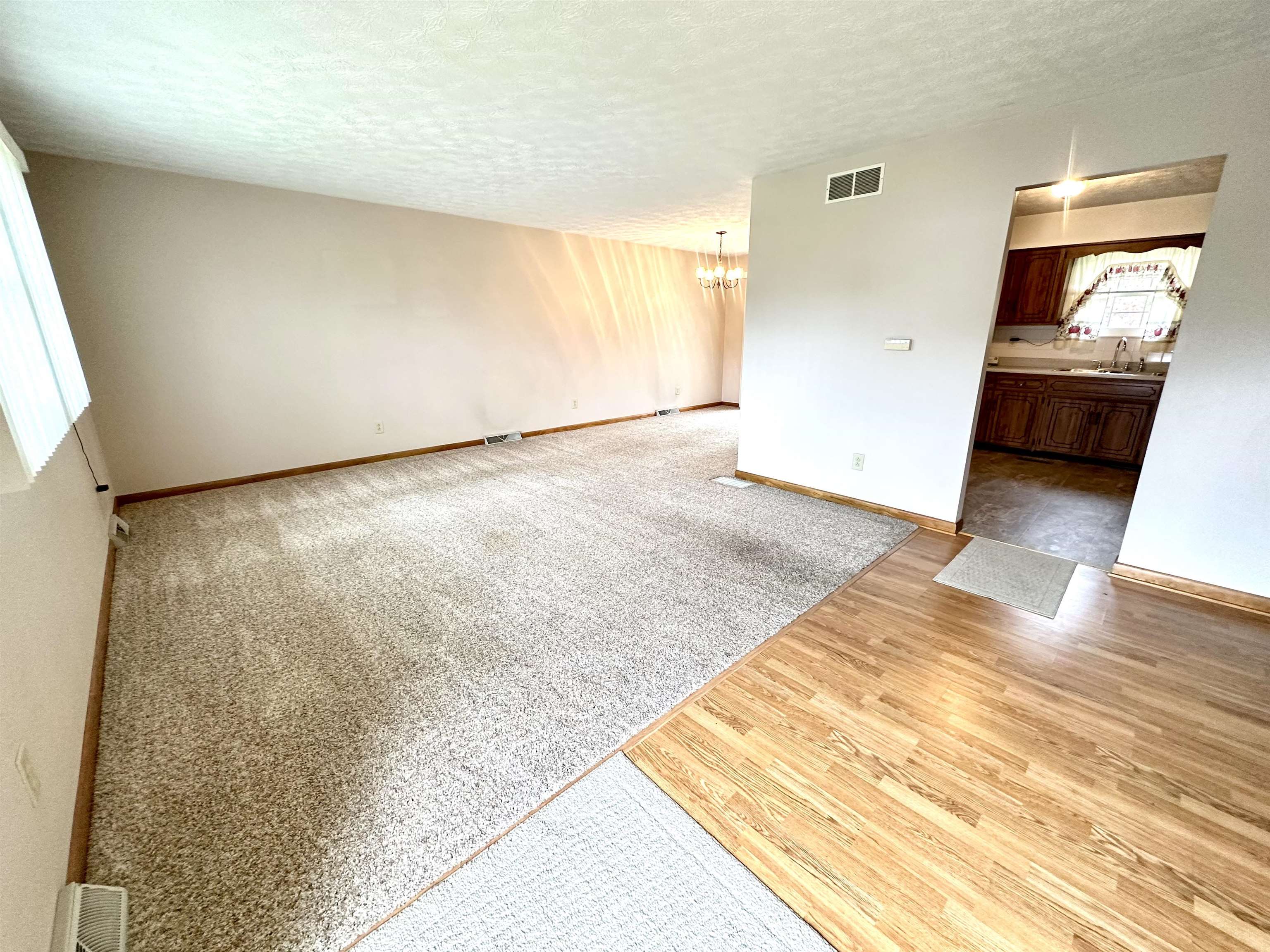 2235 East Thompson Road Ashland, KY 41102 - Photo 4 of 24