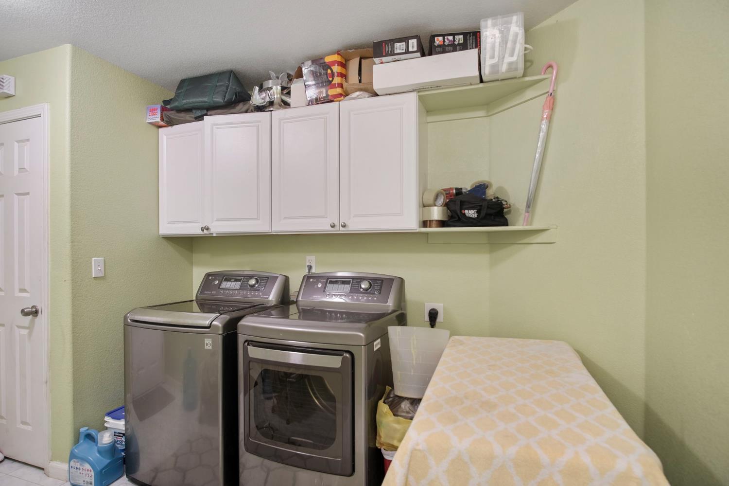 1568 Vía Del Pettoruto Gustine, CA 95322 - Photo 19 of 30 a utility room with dryer and washer
