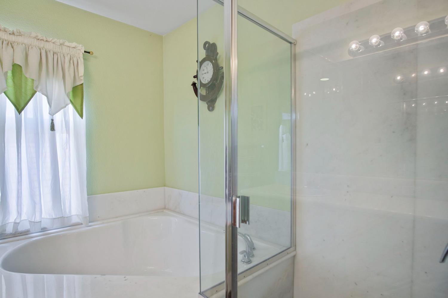 1568 Vía Del Pettoruto Gustine, CA 95322 - Photo 26 of 30 a bathroom with a bathtub and a shower