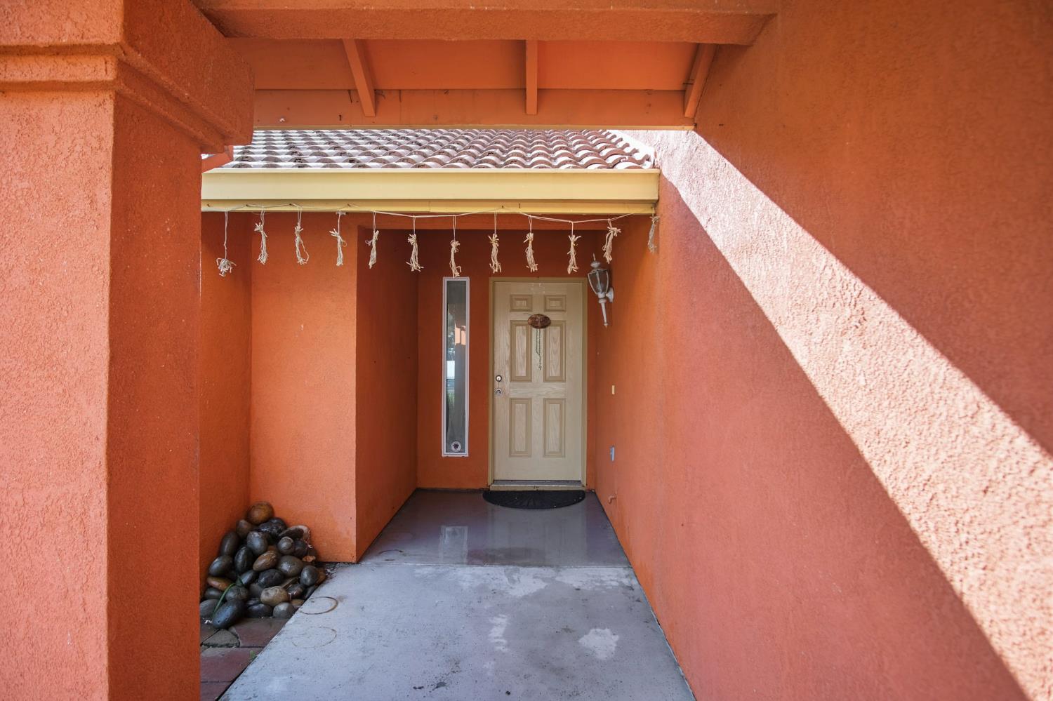 1568 Vía Del Pettoruto Gustine, CA 95322 - Photo 5 of 30 a view of a pathway of a building