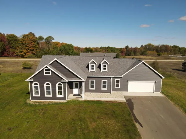 $450,000 | 21238 Deans View, Big Rapids, MI 49307