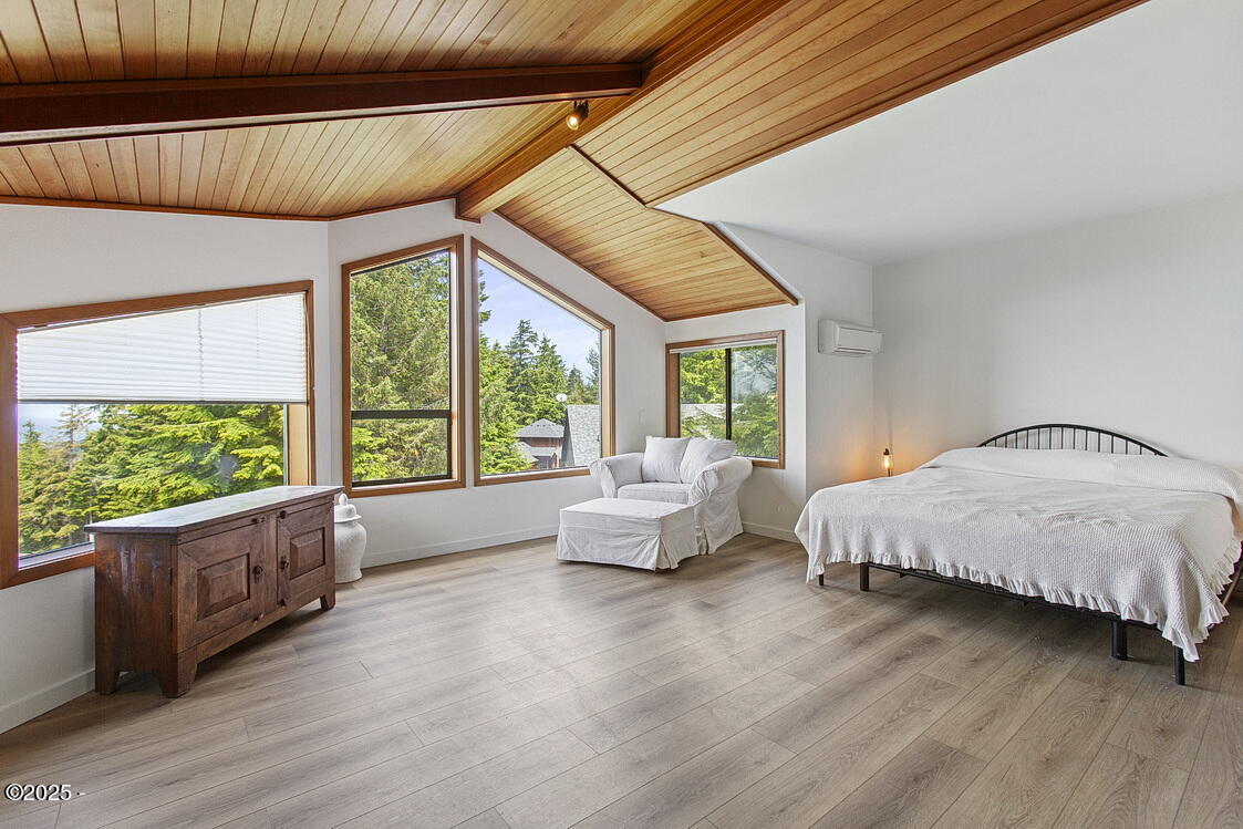 445 Summit View Lane Gleneden Beach, OR 97388 - Photo 19 of 67 Primary Bedroom Upstairs