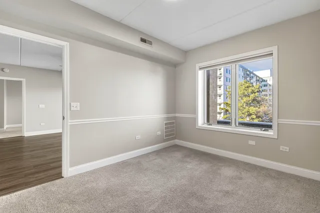 $349,000 | 1 South Lincoln Avenue, Unit 206, Lombard, IL 60148