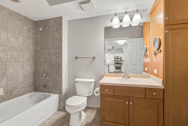 $349,000 | 1 South Lincoln Avenue, Unit 206, Lombard, IL 60148