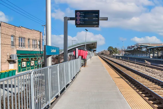 $349,000 | 1 South Lincoln Avenue, Unit 206, Lombard, IL 60148