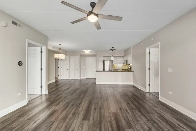 $349,000 | 1 South Lincoln Avenue, Unit 206, Lombard, IL 60148