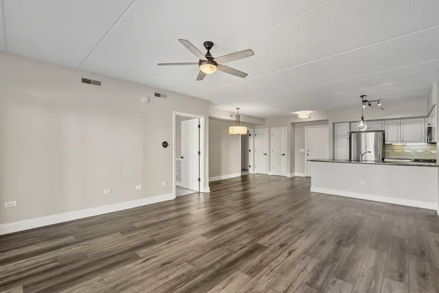 $349,000 | 1 South Lincoln Avenue, Unit 206, Lombard, IL 60148