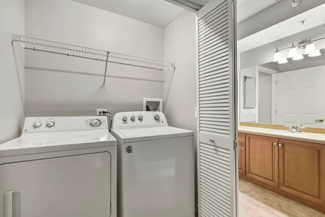 $349,000 | 1 South Lincoln Avenue, Unit 206, Lombard, IL 60148