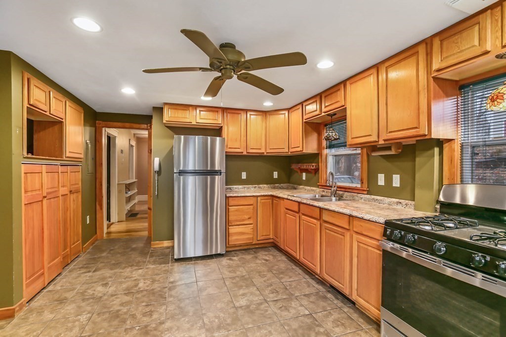 14 St Anthony Street Worcester, MA 01607 - Photo 2 of 23 Gallery Image 2