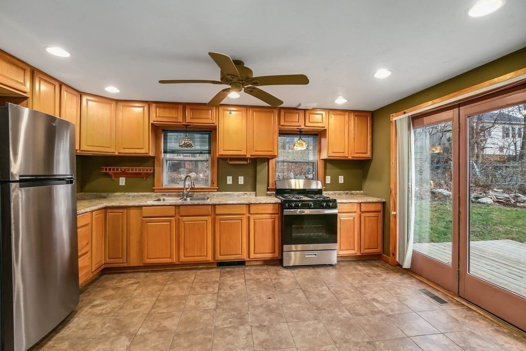14 St Anthony Street Worcester, MA 01607 - Photo 3 of 23 Gallery Image 3