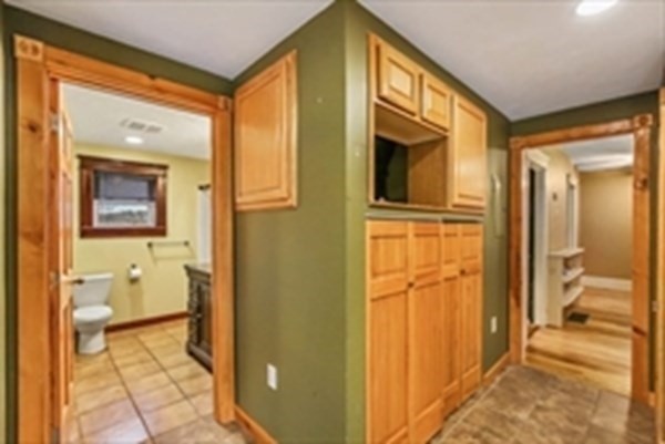 14 St Anthony Street Worcester, MA 01607 - Photo 4 of 23 Gallery Image 4