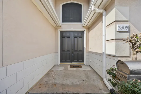 a view of an entryway with a door