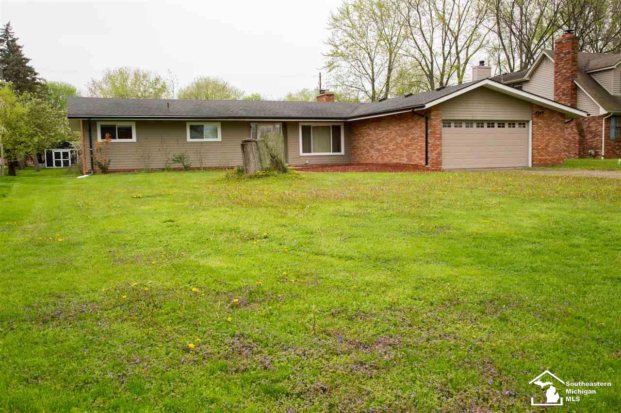 28368 Chatham Road Grosse Ile, MI 48138 - Photo 4 of 36 31347793-3.JPG