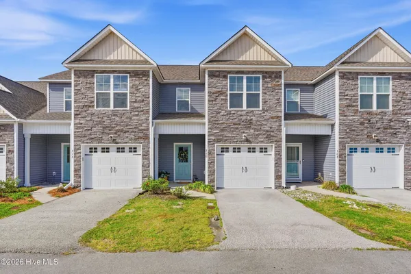 $275,000 | 310 South Stingray Lane, Sneads Ferry, NC 28460