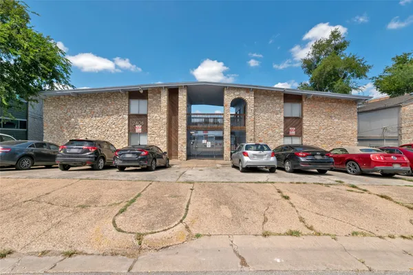 $1,250 | 2408 Longview Street, Unit 113, Austin, TX 78705