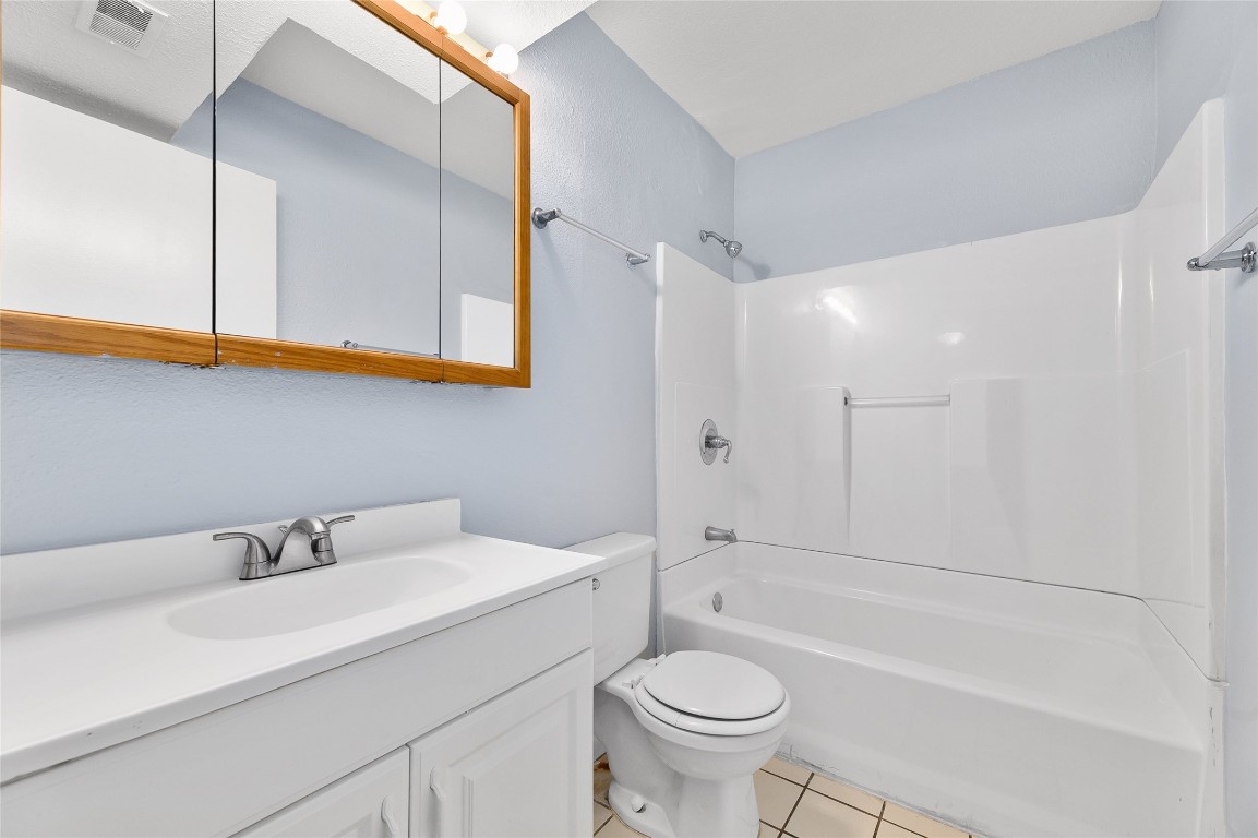 2408 Longview Street, Unit 113 Austin, TX 78705 - Photo 19 of 23 a bathroom with a sink a toilet and a bathtub