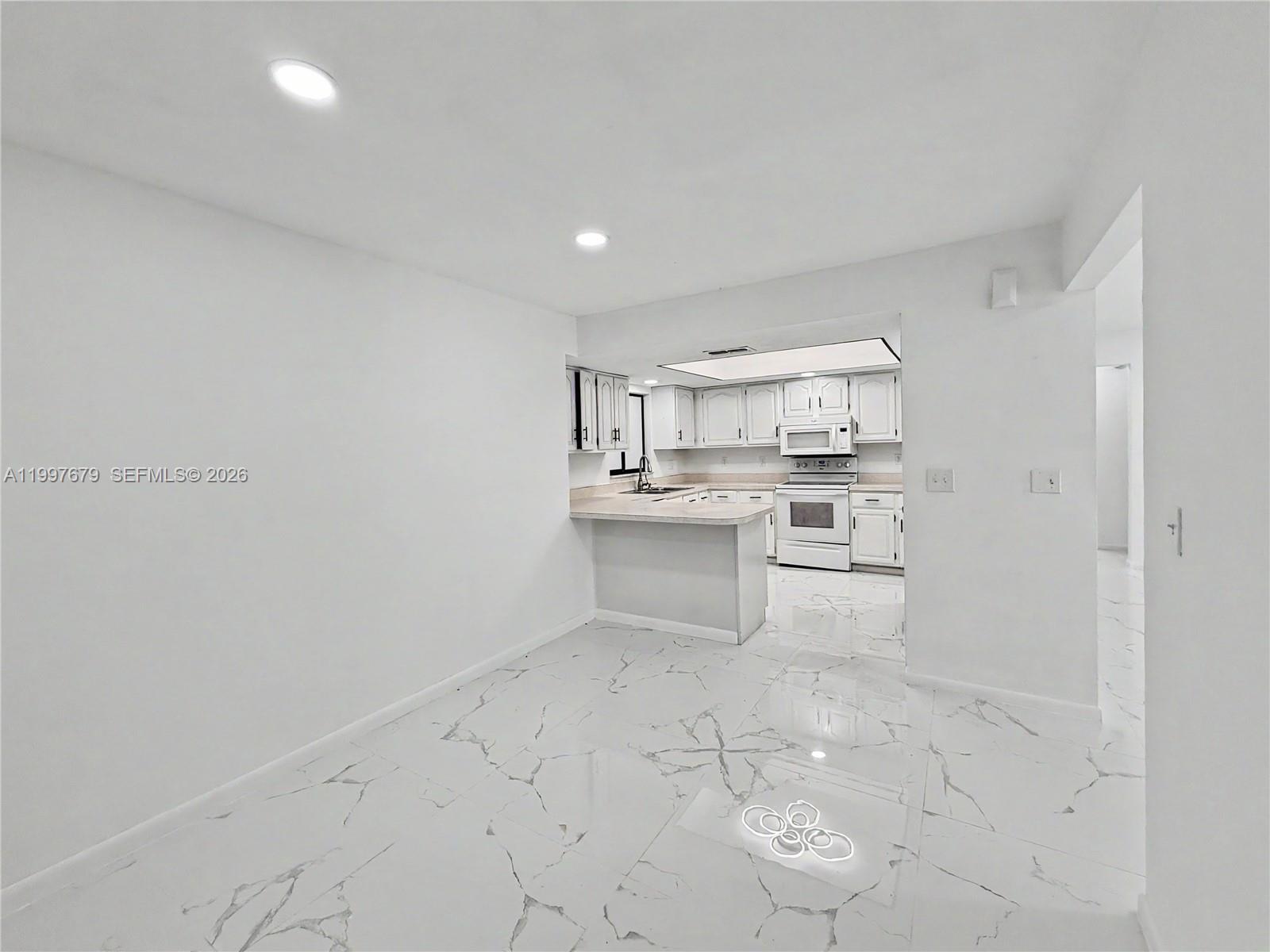 2101 Hibiscus Road Fort Myers, FL 33905 - Photo 5 of 10