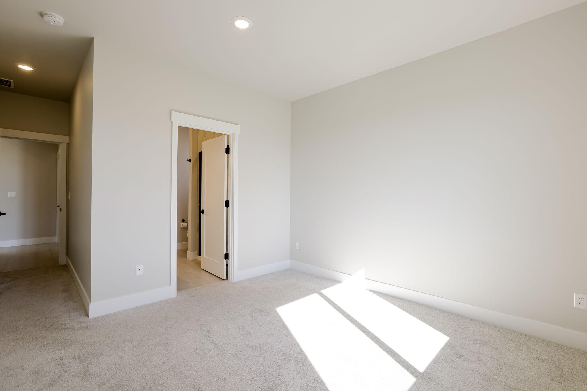 4166 Southwest 47th Street Redmond, OR 97756 - Photo 15 of 33 Primary