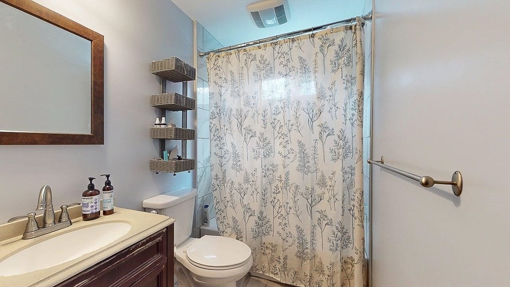 8 Brantwood Road Worcester, MA 01602 - Photo 17 of 42