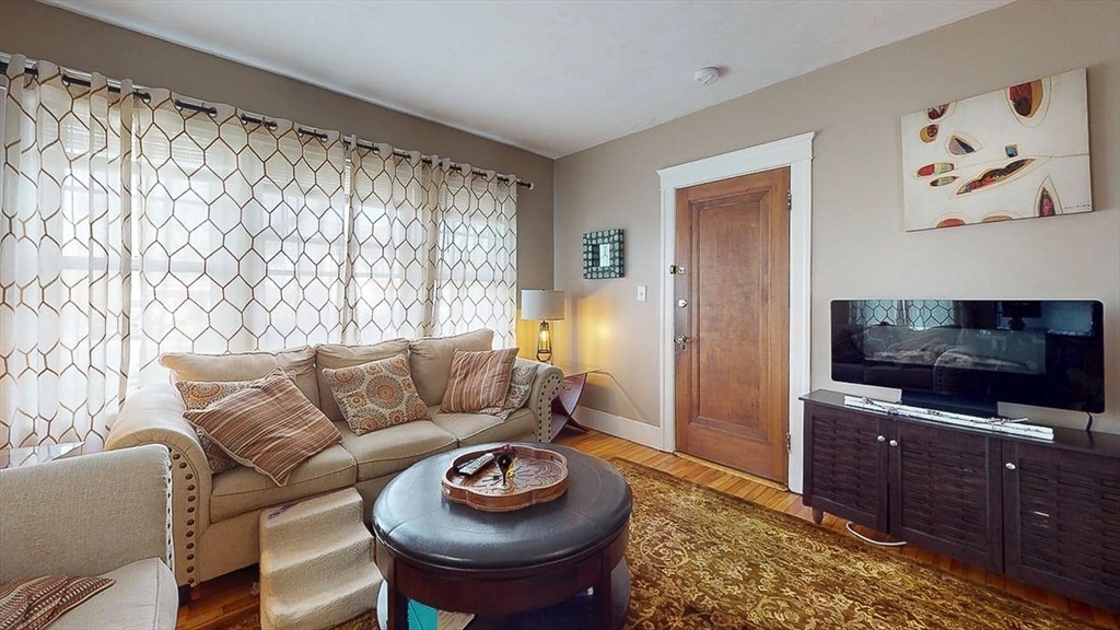 8 Brantwood Road Worcester, MA 01602 - Photo 2 of 42
