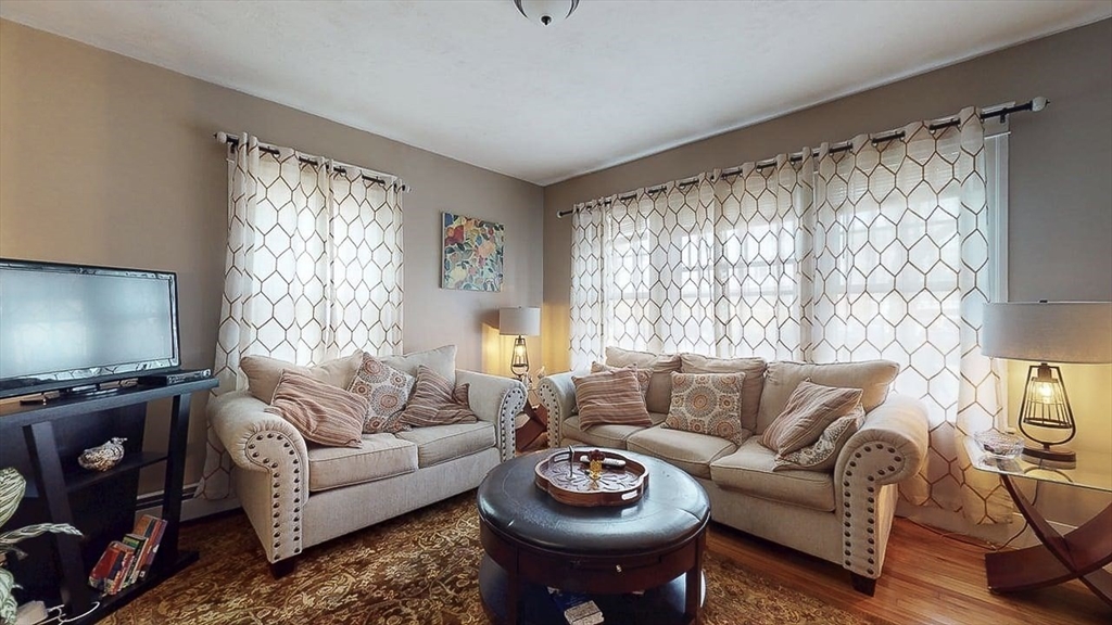 8 Brantwood Road Worcester, MA 01602 - Photo 3 of 42
