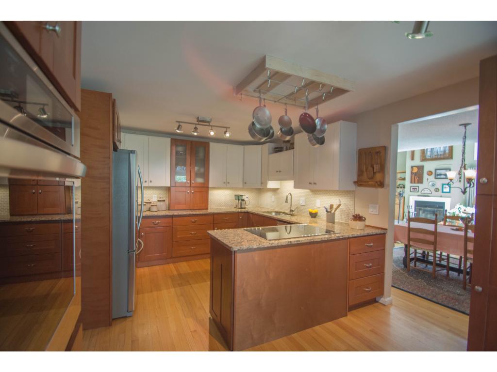 28 Standish Way Amherst, NH 03031 - Photo 3 of 33 Gallery Image 3