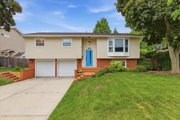 $525,000 | 1108 Barberry Lane, Mount Prospect, IL 60056