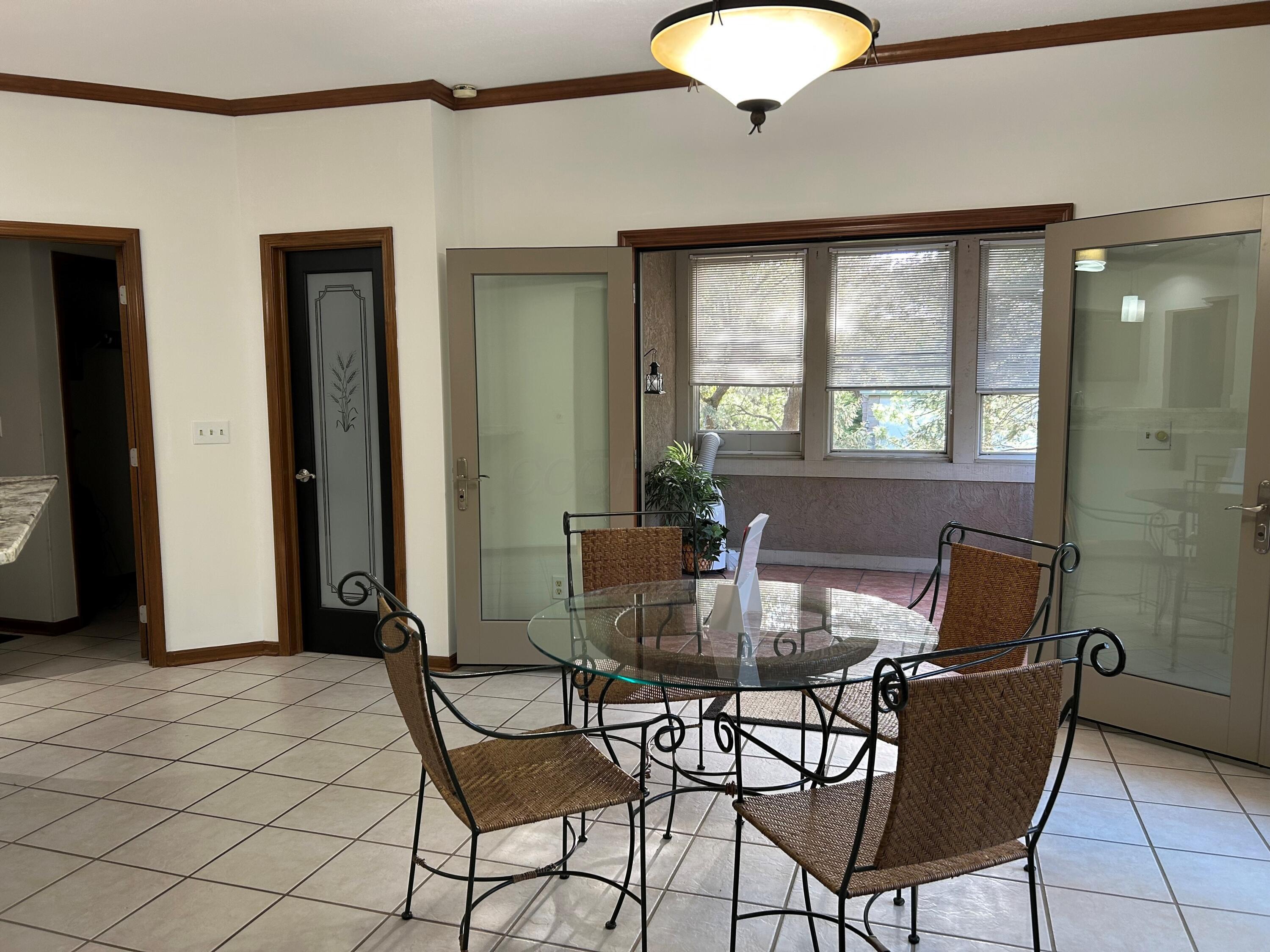 9909 Hoover Woods Road Galena, OH 43021 - Photo 15 of 50 Eating Area