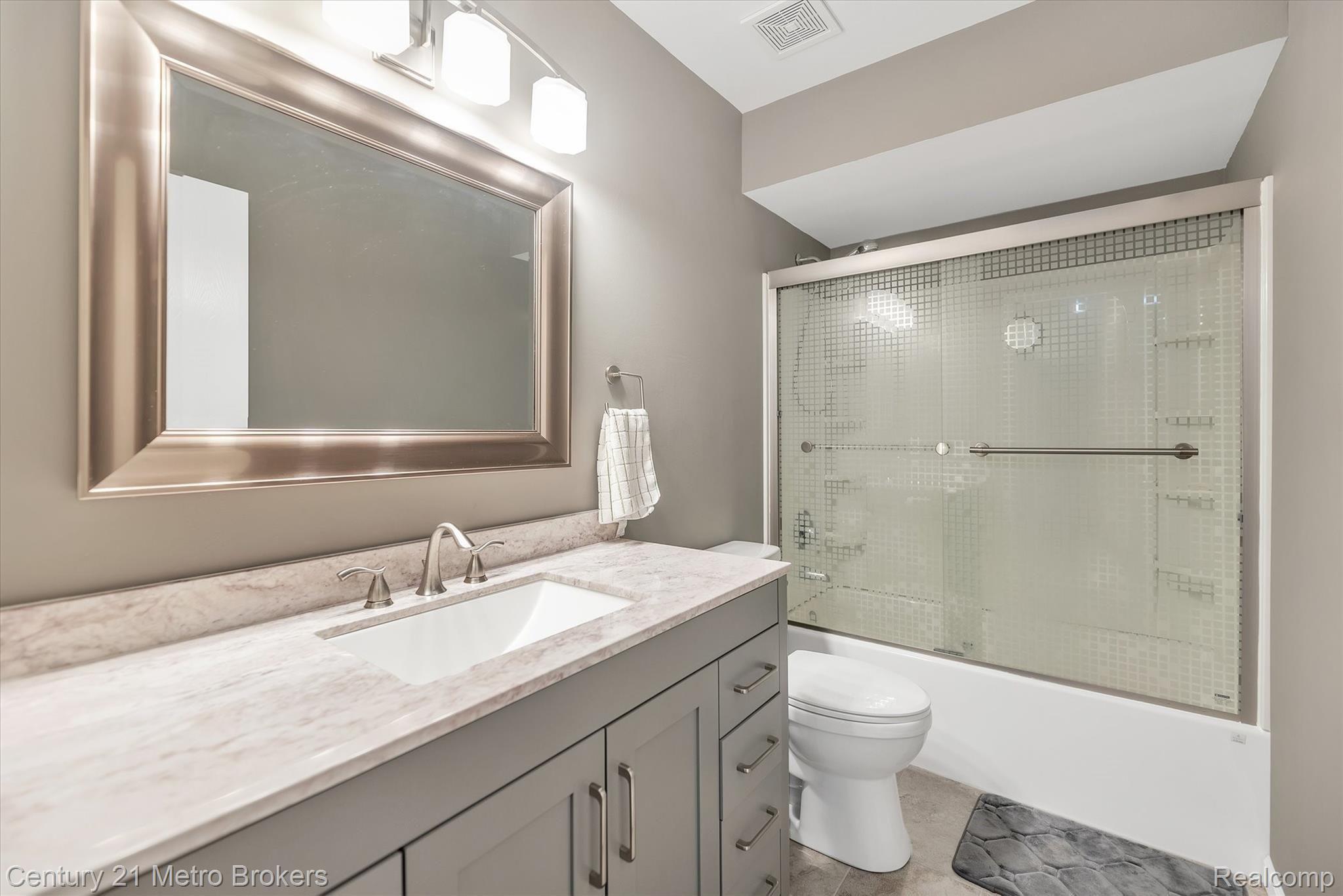 6383 Torrey Road Flint, MI 48507 - Photo 31 of 50 31-6383 Torrey Rd-windowstill-realestate-photography-31.jpg