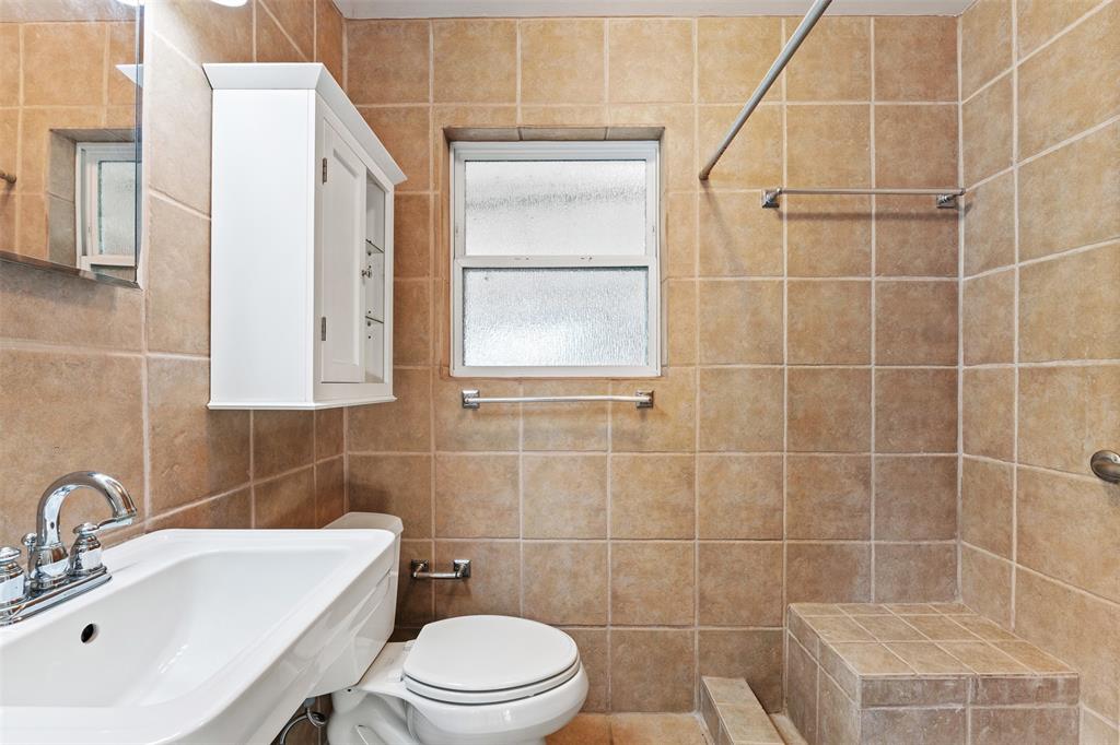 913 North Main Street Springtown, TX 76082 - Photo 22 of 40 a bathroom with a sink a toilet and shower