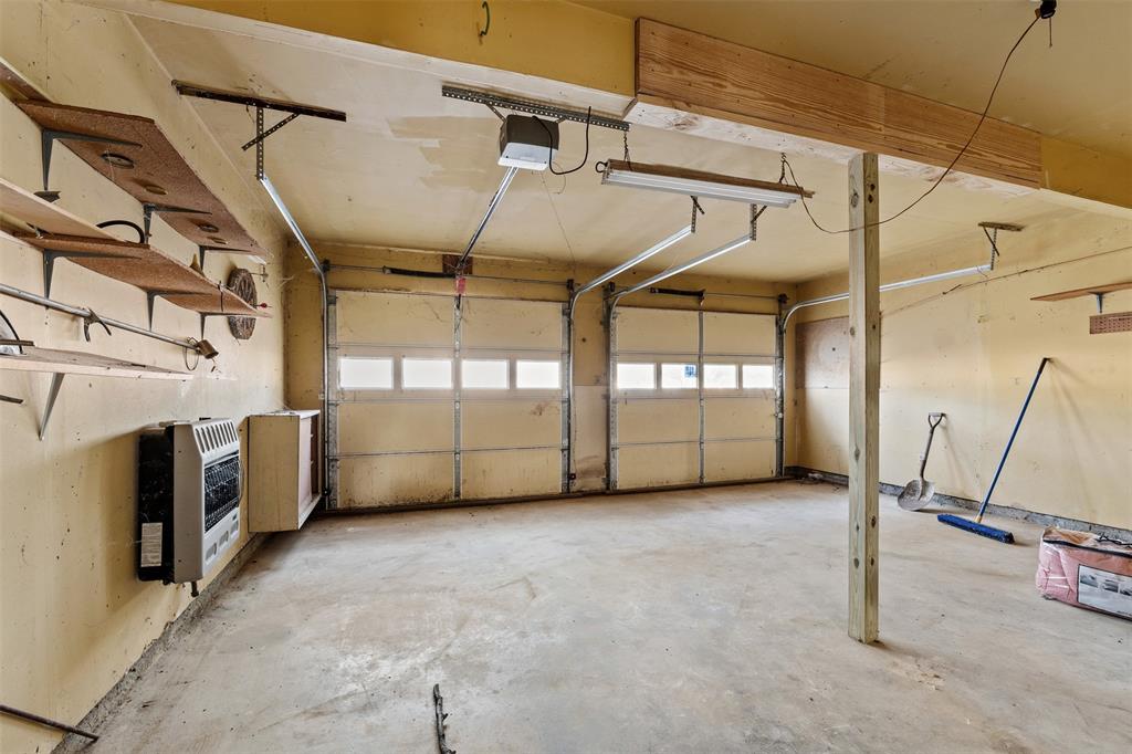 913 North Main Street Springtown, TX 76082 - Photo 31 of 40 a view of a garage