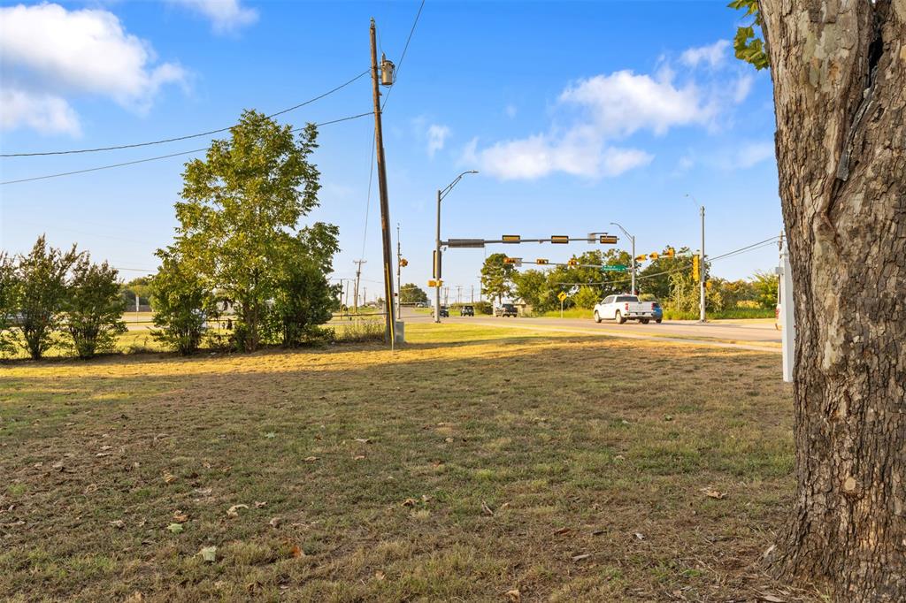 913 North Main Street Springtown, TX 76082 - Photo 39 of 40 a view of an ocean