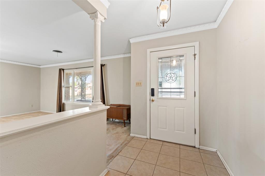 913 North Main Street Springtown, TX 76082 - Photo 8 of 40 a view of an entryway with a livingroom