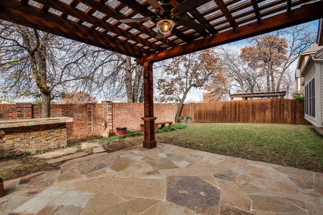 a view of backyard with tree
