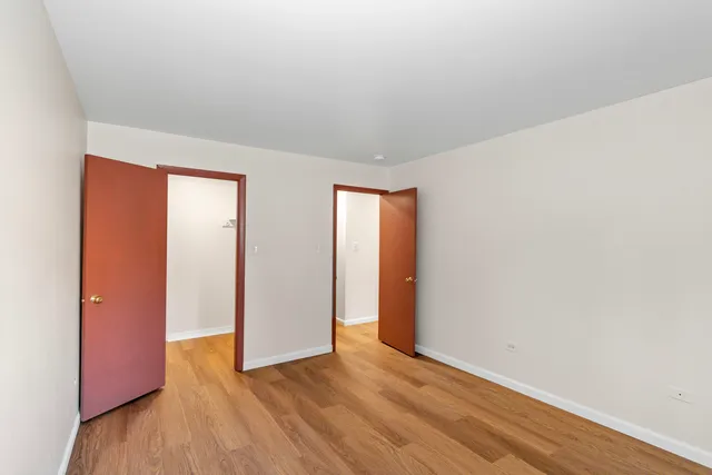 $179,900 | 1085 Higgins Quarters Drive, Unit 104, Hoffman Estates, IL 60169