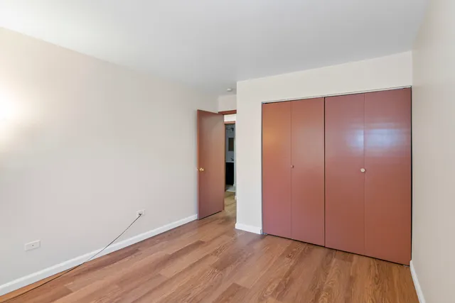 $179,900 | 1085 Higgins Quarters Drive, Unit 104, Hoffman Estates, IL 60169