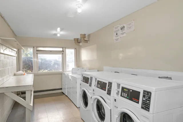 $179,900 | 1085 Higgins Quarters Drive, Unit 104, Hoffman Estates, IL 60169