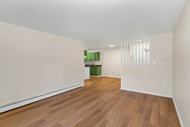 $179,900 | 1085 Higgins Quarters Drive, Unit 104, Hoffman Estates, IL 60169