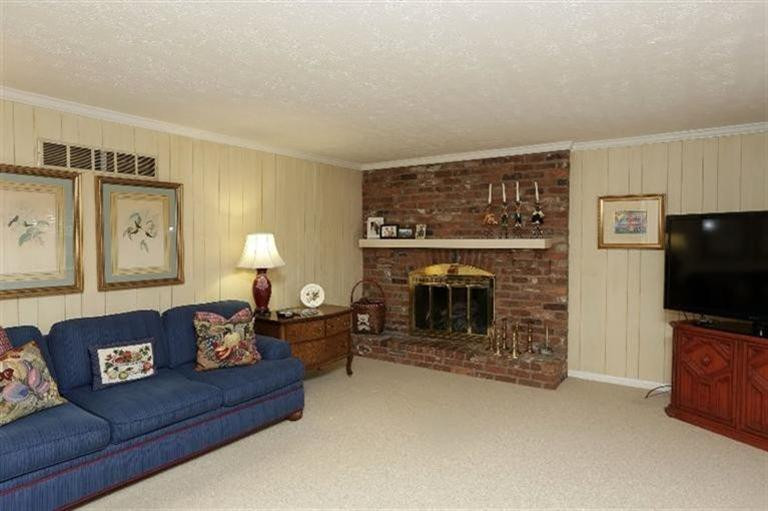 816 Cahaba Road Lexington, KY 40502 - Photo 16 of 25 Warm and inviting, the family room, the