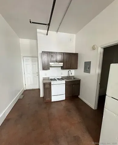 $1,600 | 2016 Main Street, Unit 3, Bridgeport, CT 06604