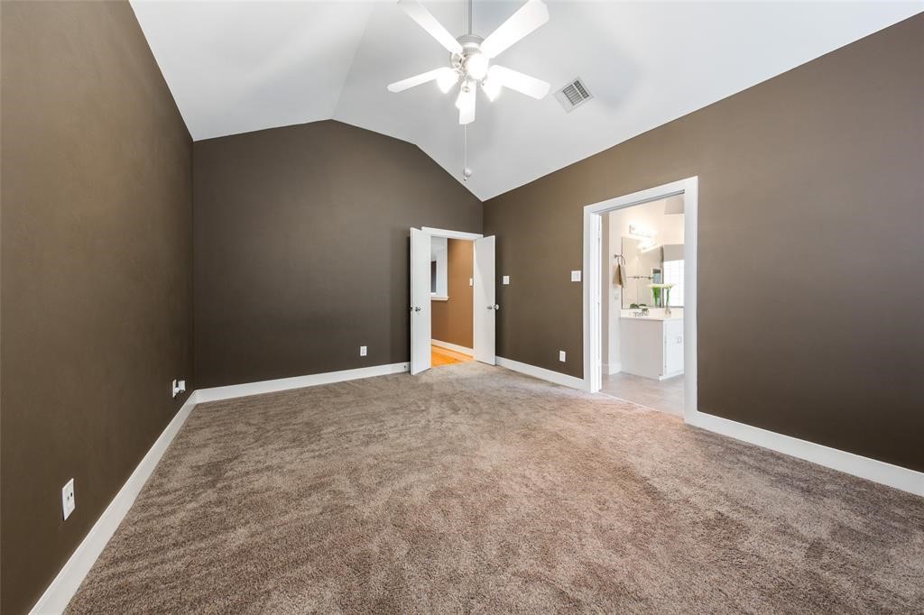 3027 Buttercup Street Houston, TX 77063 - Photo 18 of 29 an empty room with closet and a ceiling fan