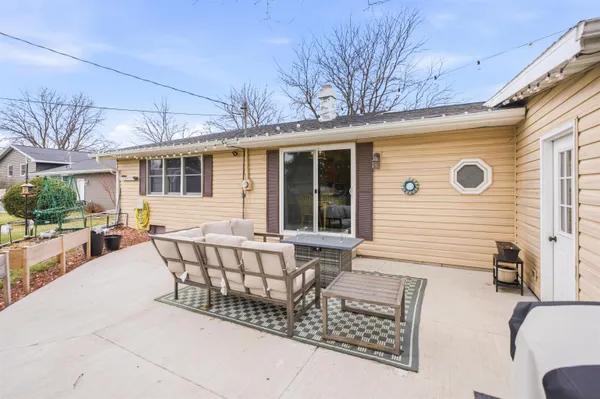 $329,900 | 403 Orchard Lane, Little Chute, WI 54140