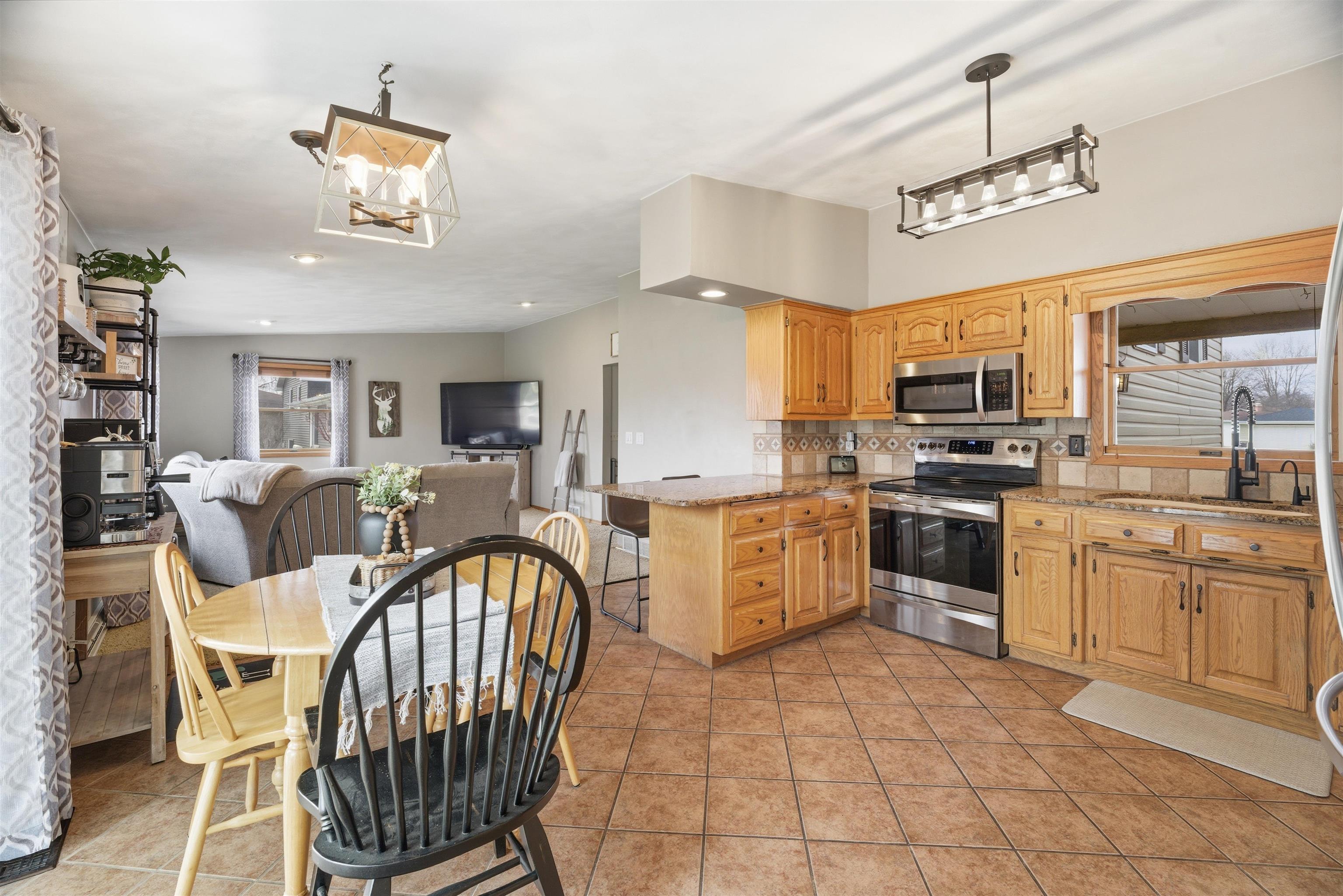 403 Orchard Lane Little Chute, WI 54140 - Photo 10 of 32