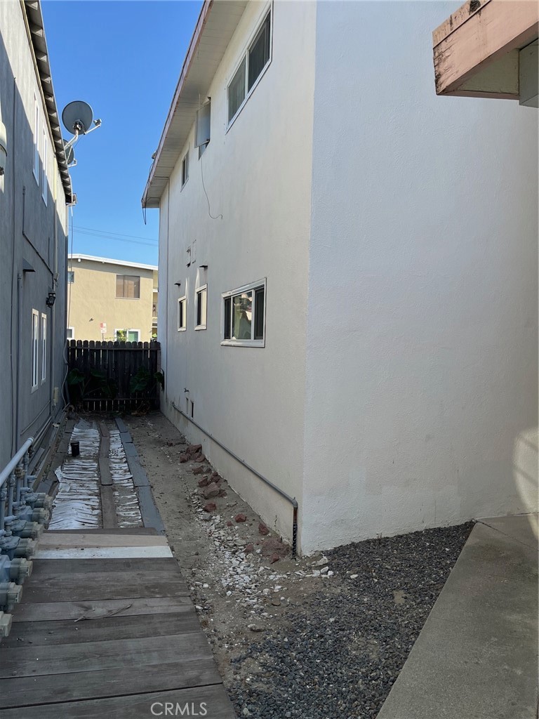 25 Bennett Avenue Long Beach, CA 90803 - Photo 11 of 16 a view of entryway