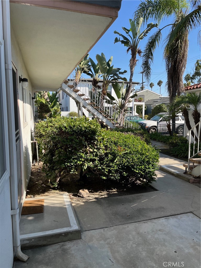 25 Bennett Avenue Long Beach, CA 90803 - Photo 12 of 16 front view of a house with a street