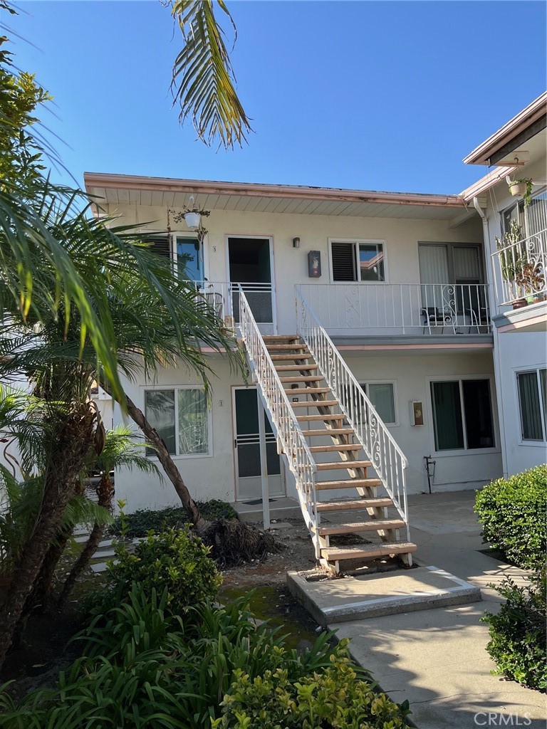 25 Bennett Avenue Long Beach, CA 90803 - Photo 16 of 16 a front view of a house with a yard